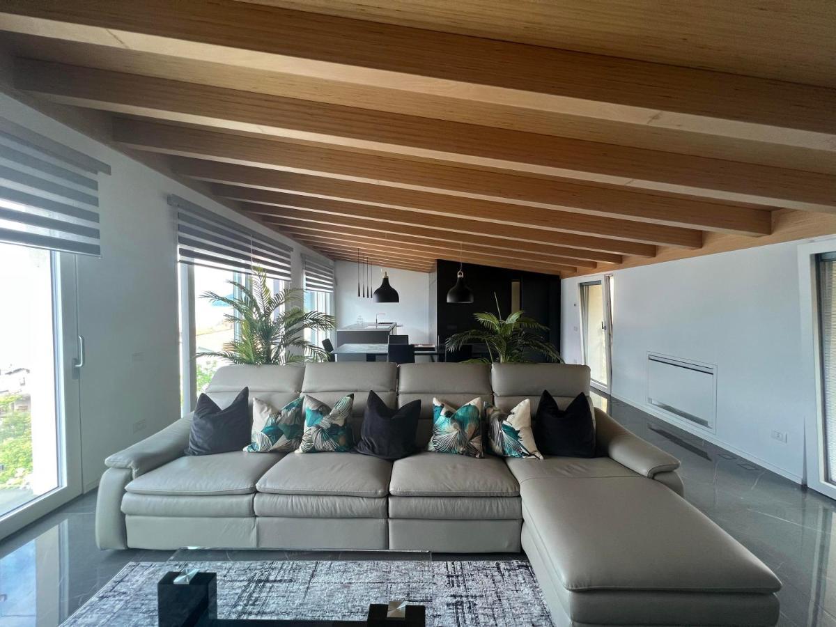 Luxury Lakefront Penthouse 레체노 외부 사진