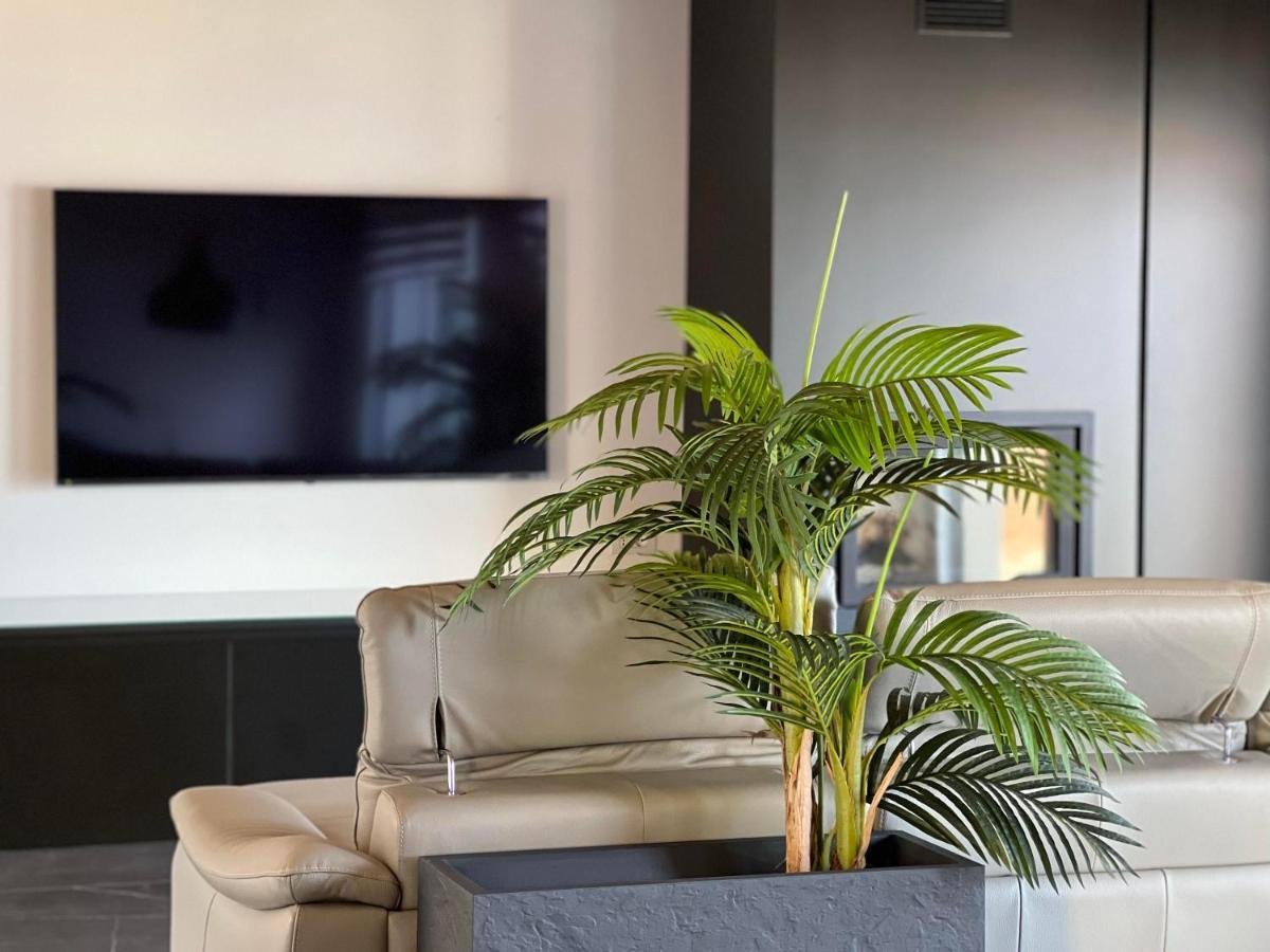 Luxury Lakefront Penthouse 레체노 외부 사진