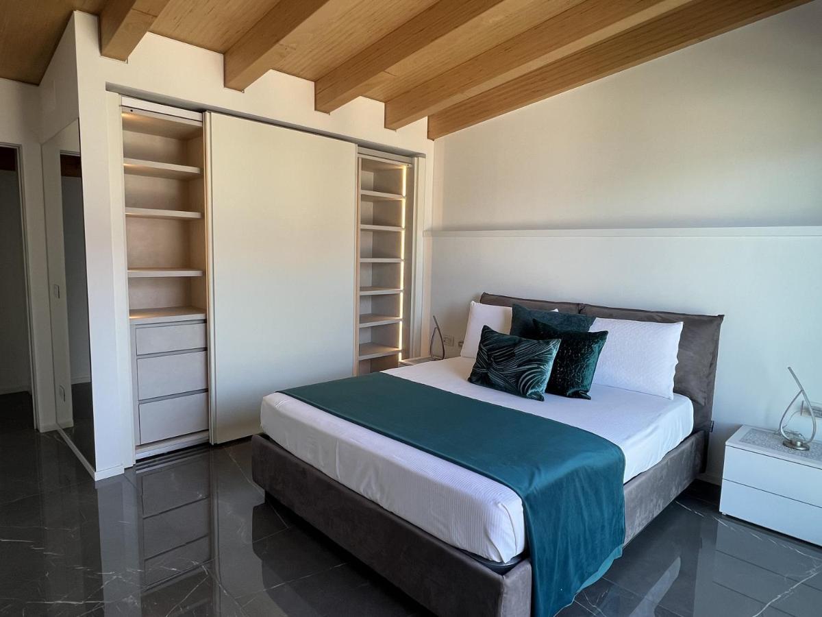 Luxury Lakefront Penthouse 레체노 외부 사진
